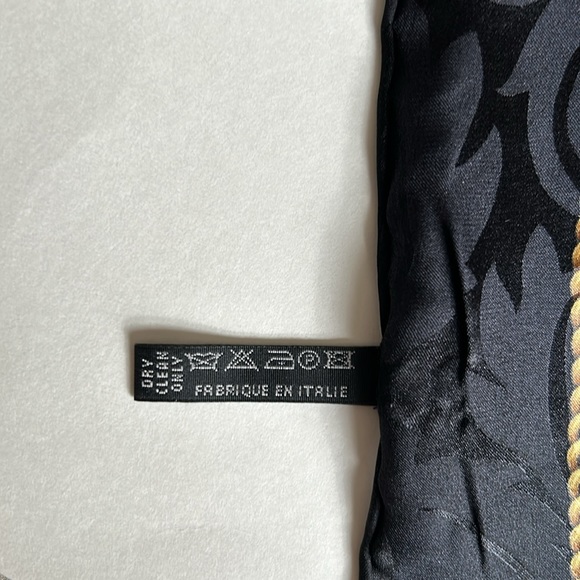 Seta Pura Square Silk Scarf - Picture 9 of 10